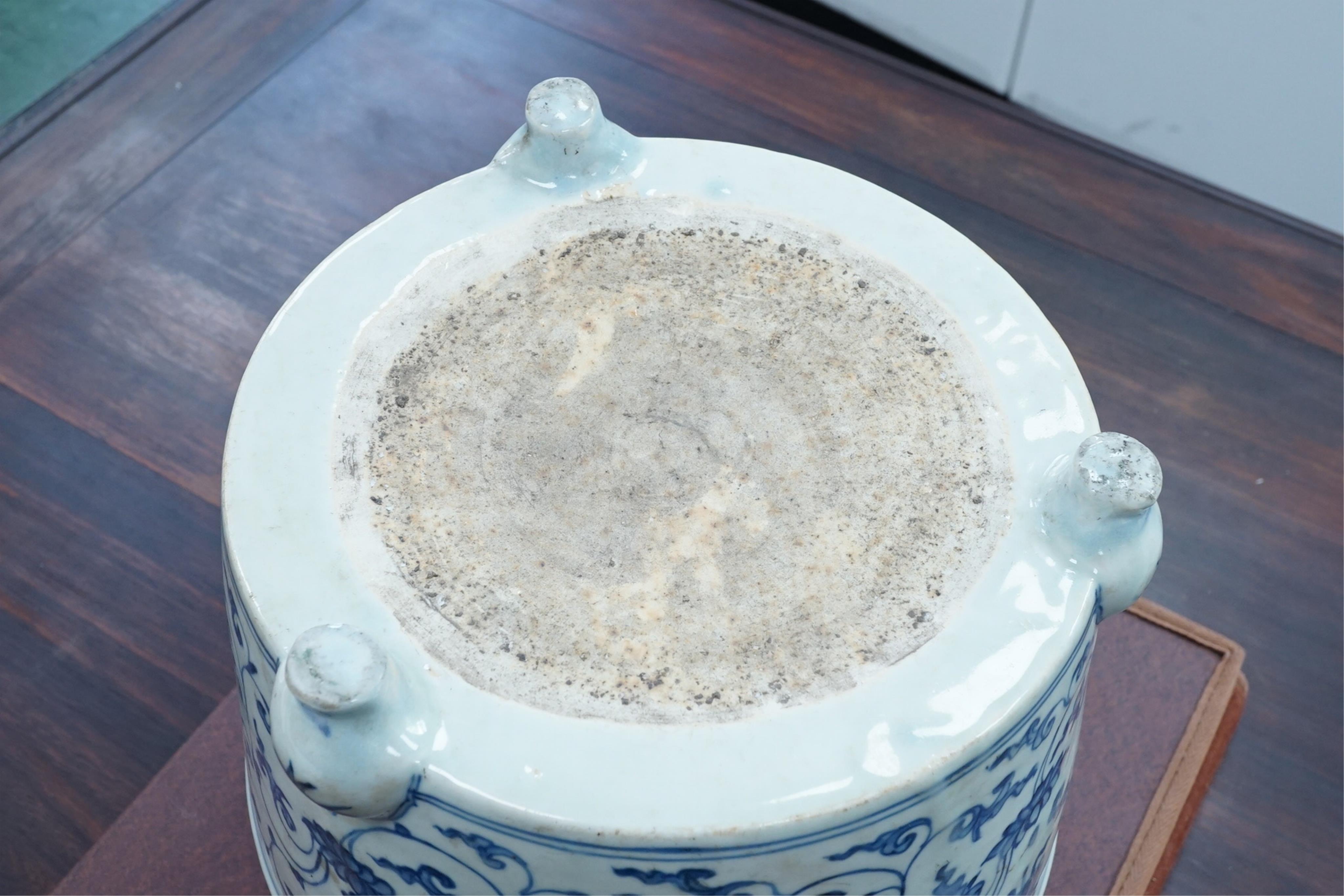 A large Chinese blue and white tripod censer, Ming Dynasty, 16th century